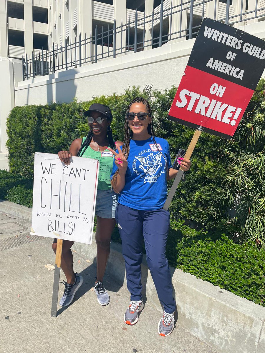 sagaftra's tweet photo. 😍 #sagaftramembers took to the sidewalks of LA to show their #SAGAFTRAstrong solidarity! https://t.co/jdVL9tmZE1