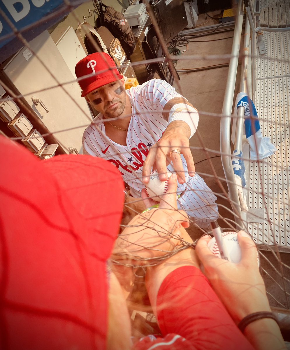 Sarah40389553's tweet photo. Almost exactly one year after #NickCastellanos threw her a ball, she was able to get him to sign that same ball and he made her the happiest little girl! #NicksBiggestPhan #Phillies #HowAboutThatWinTho  @jessgomezzz thank your hubby for us! She’s been glowing ever since! 😍😍 https://t.co/RKL17idPtA
