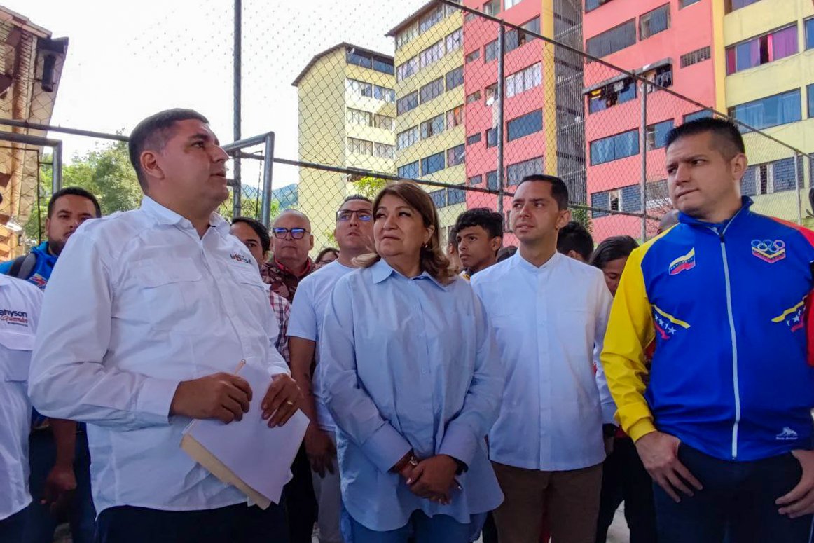 Cumpliendo instrucciones del Pdte. <a href="/NicolasMaduro/">Nicolás Maduro</a>, en el estado Mérida, la Min. <a href="/_LaAvanzadora/">Yelitze Santaella</a> Junto al Gob. <a href="/JEHYSONGUZMAN/">JEHYSON GUZMÁN</a>, el Min. <a href="/MervinMaldonad0/">Mervin Maldonado</a>, el Alc. <a href="/Jesusaraque21/">Jesús Araque.</a> y el Poder Popular, escucharon las propuestas para brindar respuesta oportuna.
#CuadrantesPorLaVidaYLaPaz