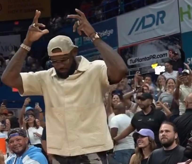 Yo celebrando que metí un triple después de haber fallado como 30