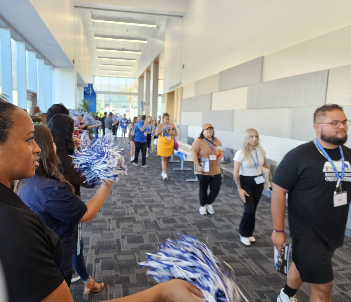 guttierez_john's tweet photo. #WelcomingStudents: This never gets old. I love our @CSUSBNews students. #Fact: 80% of our students are #FirstGenerationGraduates in their families and we proud to be a part of something great and special as that. #WeDeFineTheFuture #ChooseCSUSB https://t.co/KsXcbN2g7i