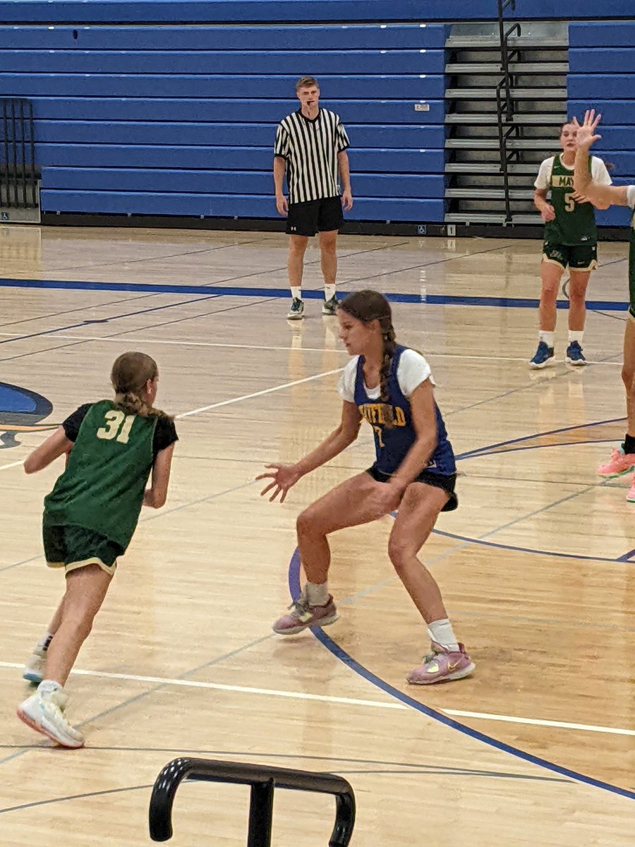 SaraMGillette2's tweet photo. Fun to watch @MaddyMclaugh_27 , @betsygillette7 , and @maggiebball24  of @AirMinnesota play against each other tonight! 
@lcarisch7 @nancy_soro13 https://t.co/jlsIIpEhpS