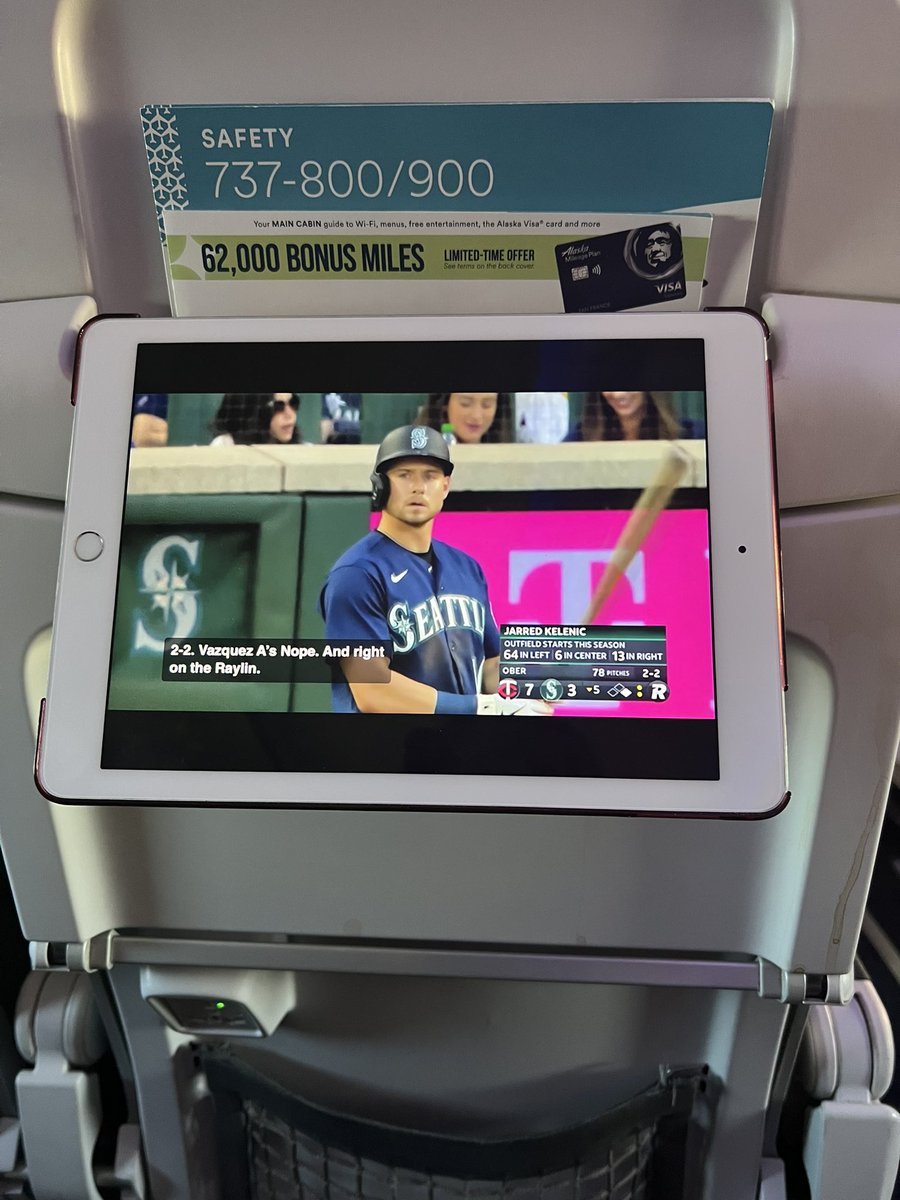 Lianne72's tweet photo. 30,000 feet in the air is #WHEREiROOT tonight.  @AlaskaAir 
ORD —> SEA —>PDX 
@Mariners #SeaUsRise https://t.co/sLgMwPL2lR
