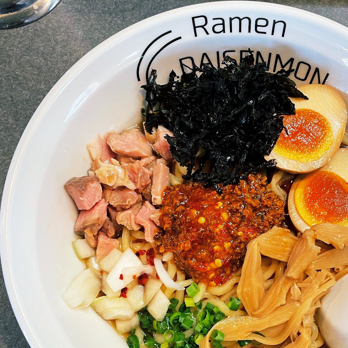 Chinorin_com's tweet photo. 五泉市『#RamenDAISENMON』さん。
台湾風まぜそば 830円。
まぜそばですが、スープは比較的多め。鶏ダシのしっかりしたスープで、辛さに負けずに良き主張。
(*´﹃`*)
#ラーメン #新潟ラーメン #DAISENON https://t.co/ugvbBAs2Bz