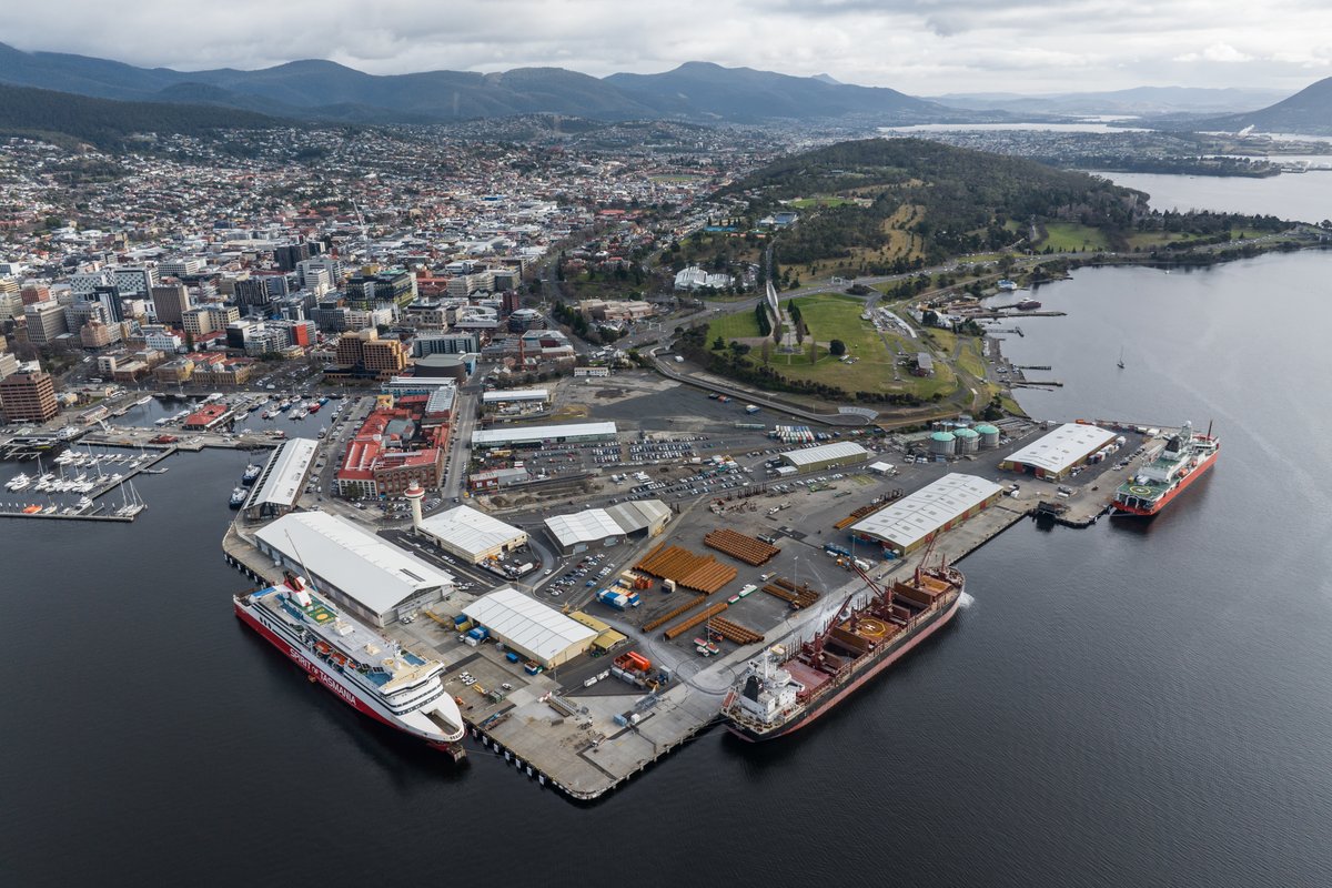 We love seeing a busy port!

This week the Port of Hobart is a sea of colour and movement, with the 𝘚𝘱𝘪𝘳𝘪𝘵 𝘰𝘧 𝘛𝘢𝘴𝘮𝘢𝘯𝘪𝘢, MV 𝘏𝘢𝘯𝘺𝘢𝘯𝘨 and RSV 𝘕𝘶𝘺𝘪𝘯𝘢 all in town on official business.