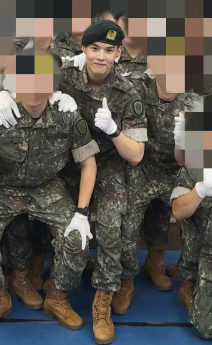 you look so handsome 😭♥️ congratulation sejun, you did well.... proud of you 💙💛