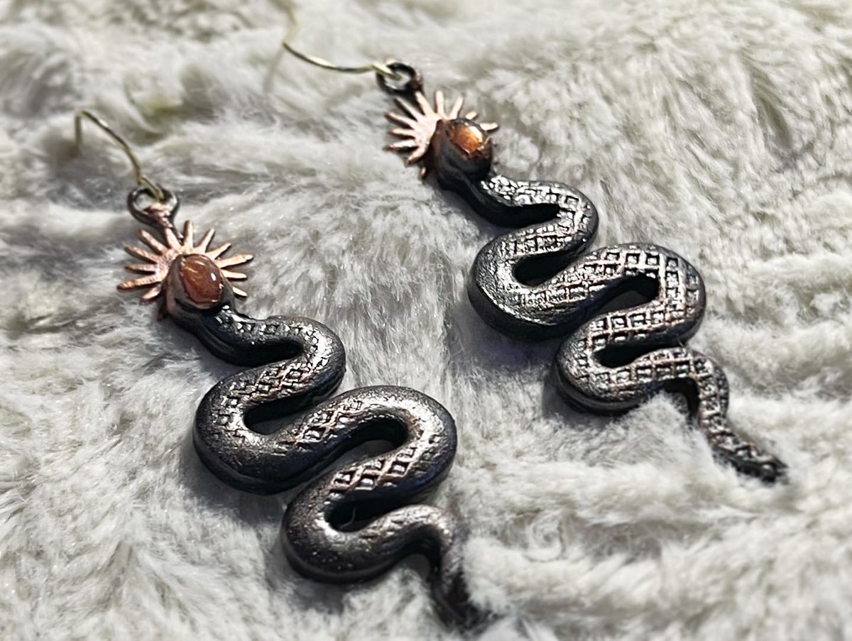 MeadowstoneRVA's tweet photo. A few pieces that are available in my shop now! I’m still extremely obsessed with making those foiled tarot card earrings. 😍

https://t.co/be9TtRvqr4 https://t.co/8cCzQecPEs