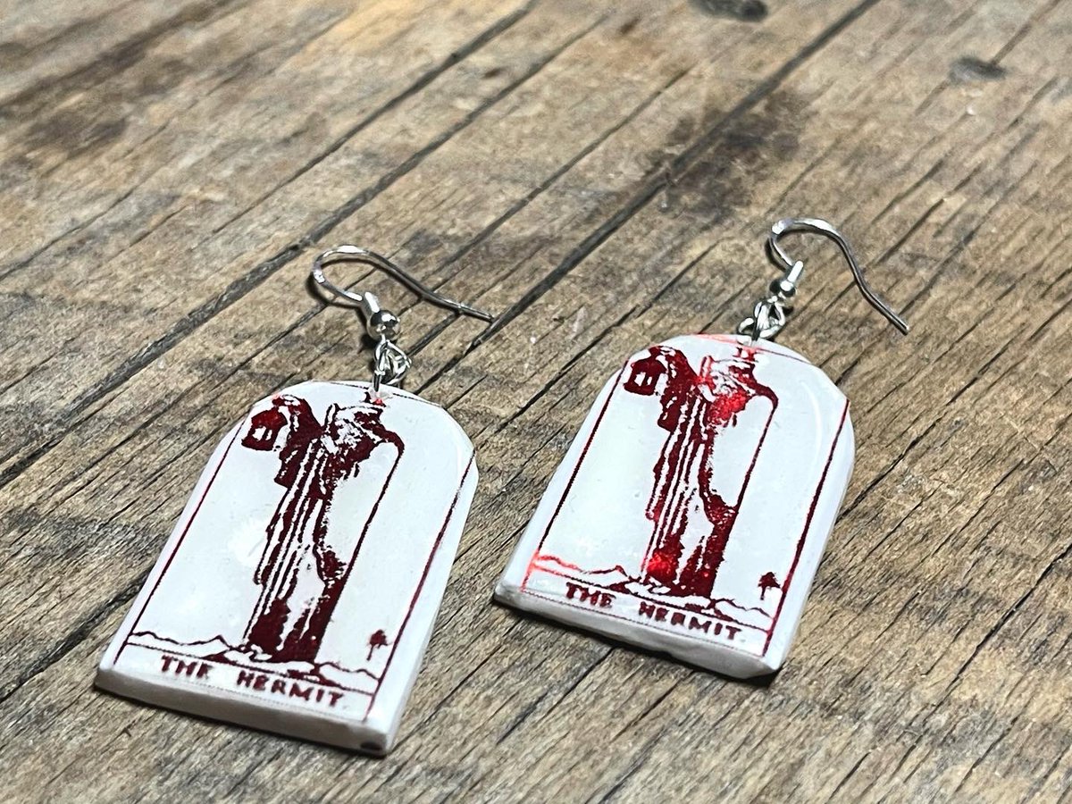 MeadowstoneRVA's tweet photo. A few pieces that are available in my shop now! I’m still extremely obsessed with making those foiled tarot card earrings. 😍

https://t.co/be9TtRvqr4 https://t.co/8cCzQecPEs