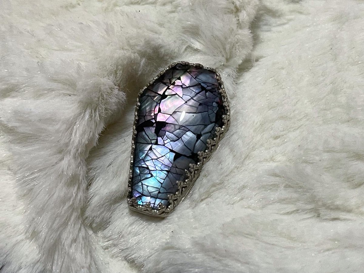 MeadowstoneRVA's tweet photo. A few pieces that are available in my shop now! I’m still extremely obsessed with making those foiled tarot card earrings. 😍

https://t.co/be9TtRvqr4 https://t.co/8cCzQecPEs