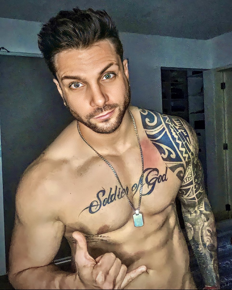 RickyKlehr's tweet photo. Nicola puede estar en micola.
#LaCasaDeLosFamososMx https://t.co/J1xXvi4C3j
