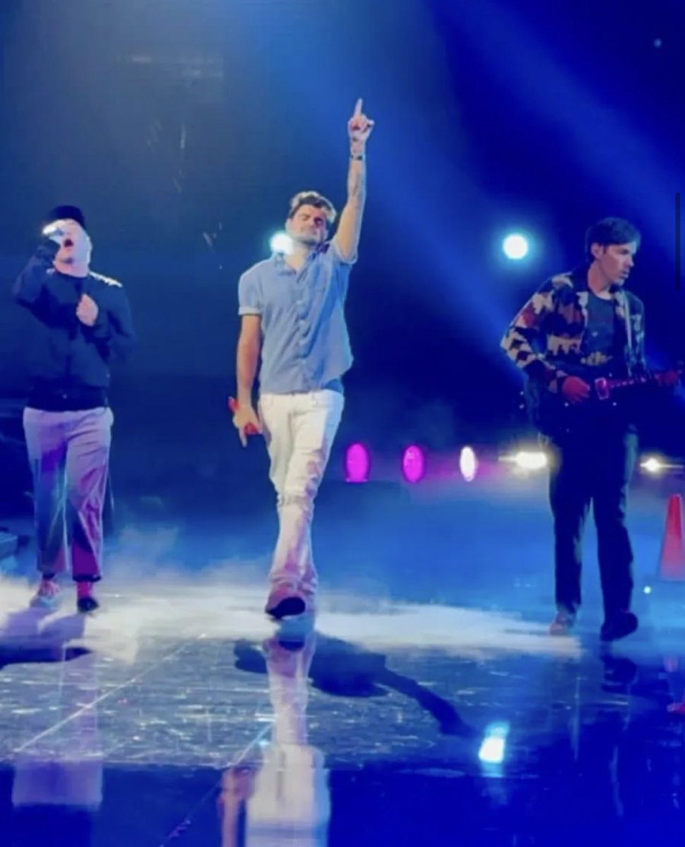 revistaronda's tweet photo. ¡Representará a Venezuela por todo lo alto! 😍
El cantante @JonathanMoly dirá presente en @PremiosJuventud 2023 para cantar el tema "The reason" junto a la banda estadounidense
@Hoobastank.🎤🔥😍🥰
#RevistaRonda #RondaNoticias #jonathanmoly https://t.co/Ua6KJqefsg