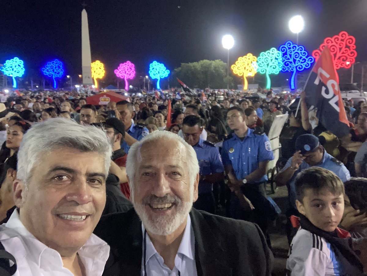 #4419SiempreMasAlla #4419SiempreVictoriosos Estamos en la Plaza de la Fe en Managua en la vigilia #UnidosEnVictorias