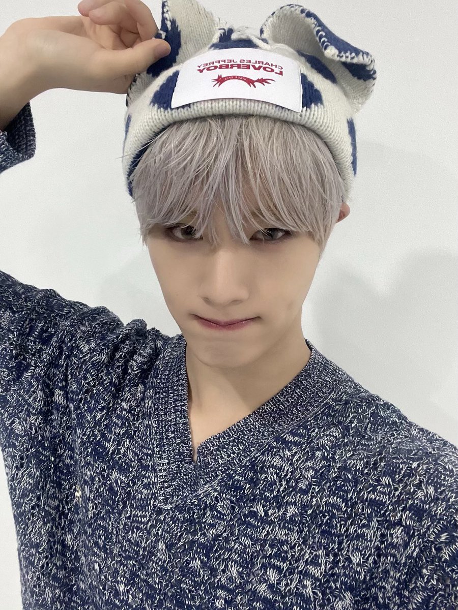 CIX_twt's tweet photo. 🐇🐇🐇🐇🐇

#CIX #씨아이엑스 #현석 #윤현석 #서기 #막내 #FIX #픽스 #픽스내거 https://t.co/TASCRaikj8