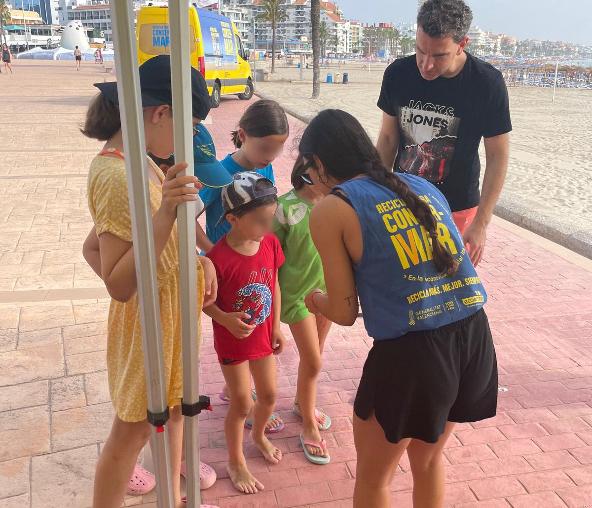 📌El alcalde de Peñíscola, Andrés Martínez, y el concejal de Medio Ambiente, Miguel F. Castell, han acudido hoy al stand de ConserMar.
<a href="/ecoembes/">Ecoembes</a> <a href="/ecoembes_com/">Ecoembes Comunica</a> @GVAagroambient <a href="/ajuntpeniscola/">Ajuntament Peníscola</a>  <a href="/SoniaPC79/">Sonia Poveda</a> 
Más info sobre #Consermar en Peñíscola ⤵
bit.ly/3OuJJ5T