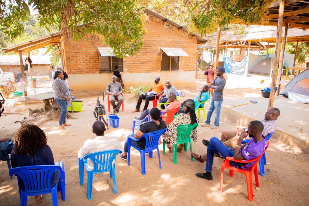 Fredros_Inc's tweet photo. Day 13: Ifakara - The Gambia Training Program for Malaria Entomology
~
Community engagement discussions followed by practice and monitoring of indoor residual spraying operations 
~
Thanks @YPKitutuJr @ekaindoa @EntoMohamed @EmmanuelHape @IssaMshani1 @halfan30 @pinda_25 @Rukymohammad @NambungaIsmail @MuyagaL @Betweljohn and many others; and of course @samuelsg761 and @Aminata55661756 and their colleagues @ifakarahealth