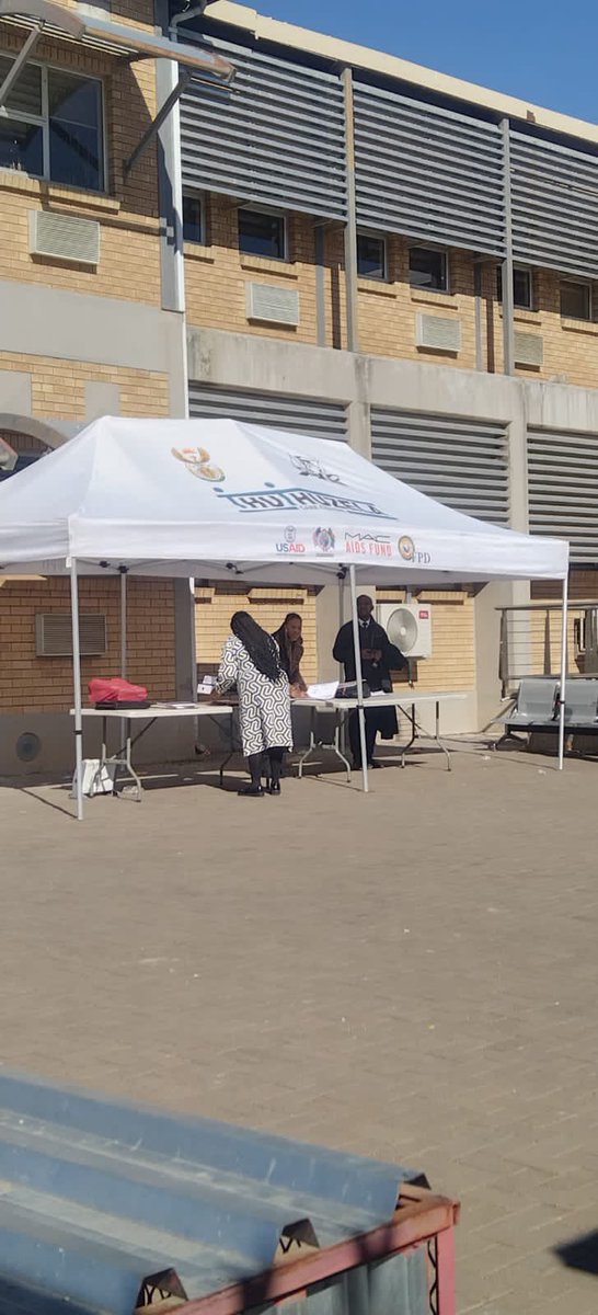 ReggieReporter's tweet image. Court proceedings at the Galeshewe Magistrate’s Court in Kimberley are taking place outside a makeshift tent. This follows the indefinite closure of the building, due to structural defects. The Labour Dept closed the court’s doors,stating it poses a threat of collapse. #sabcnews