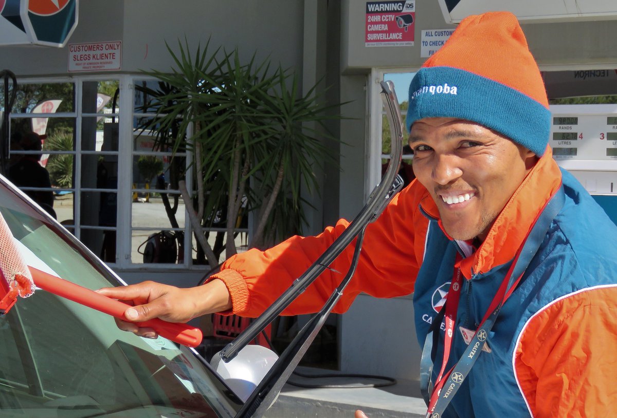 AstronEnergy_EC's tweet image. Our dedicated fuel attendants are always ready with a warm smile 😄 and a helping hand 👋. Next time you fill up at a Caltex Eastern Cape fuel station, say hi and experience the difference!⛽️ #StartAtCaltex