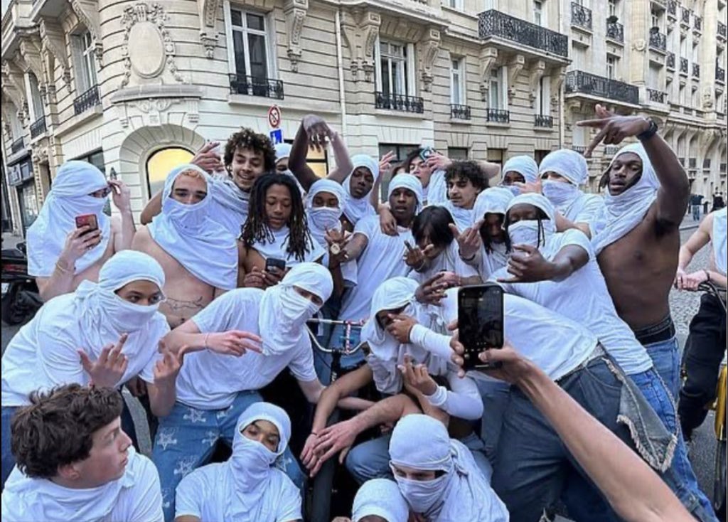 _FlackoJNR's tweet image. South Korea 🇰🇷 
Japan 🇯🇵 
France 🇫🇷 
Barbados 🇧🇧 
I can’t wait to see the music video and how it all comes together. I know the transition’s between the different locations are going to be insane. 🔥🔥