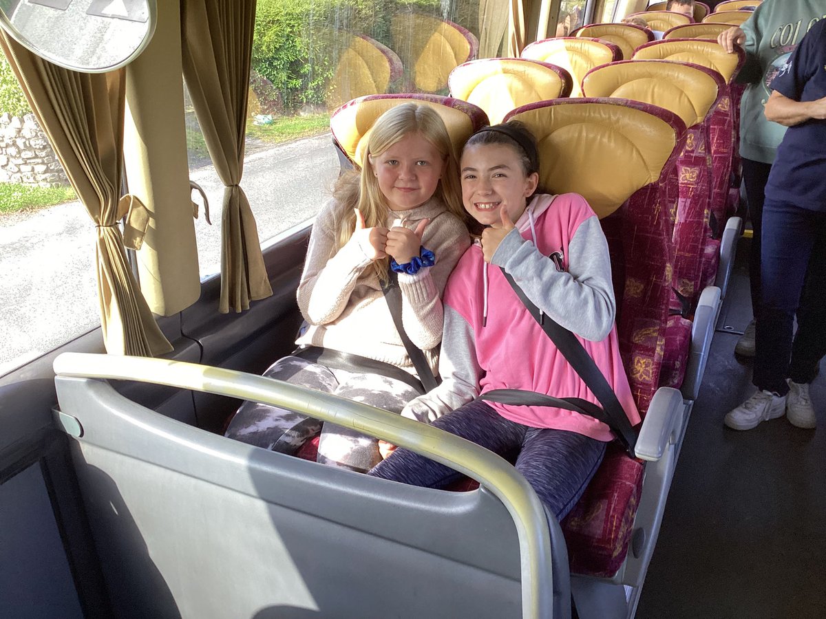 llanrhidianp's tweet photo. #LlanPryCop #LlanFun #LlanOut Saying goodbye to our Y6 Leavers as they head off on their residential ππΌππ½πdiolch to all the Pods and parents for their support ππΌππΌ https://t.co/NU4ZXw8Xkg