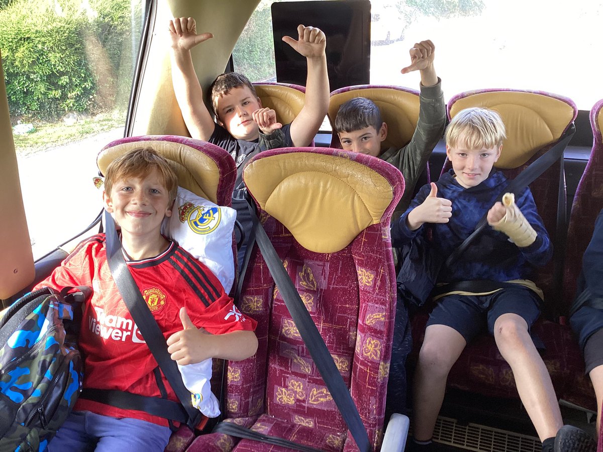 llanrhidianp's tweet photo. #LlanPryCop #LlanFun #LlanOut Saying goodbye to our Y6 Leavers as they head off on their residential ππΌποΏ½οΏ½πdiolch to all the Pods and parents for their support ππΌππΌ https://t.co/EW07EGVe6f