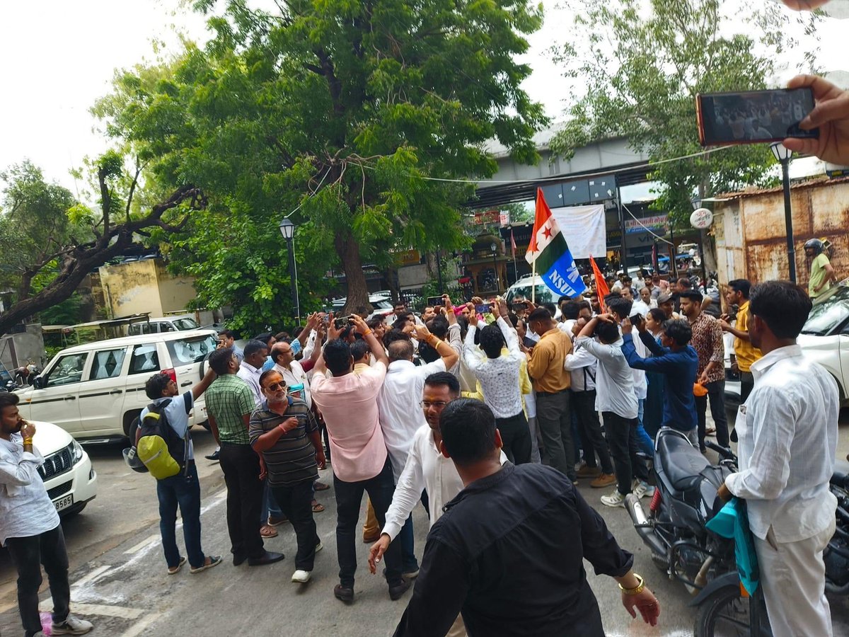 _Team_LS's tweet image. जयपुर से अजमेर के रास्ते श्री @_lokeshsharma जी का जगह-जगह पर युवा साथियों द्वारा जोरदार स्वागत...😊

#LokeshSharmaInAjmer