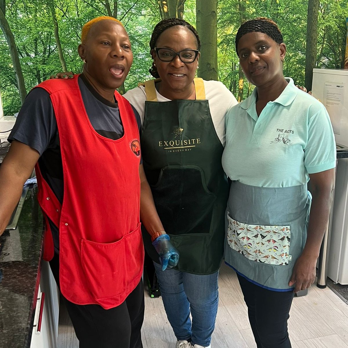 MKYMCA's tweet image. Three of our brilliant volunteers ran a workshop to teach residents how to cook traditional Jamaican food! It was a great afternoon and our residents learnt new culinary skills while having fun and meeting new people.

🍚🌶️🐔

#VolunteerSupport #CookingSkills #YMCA