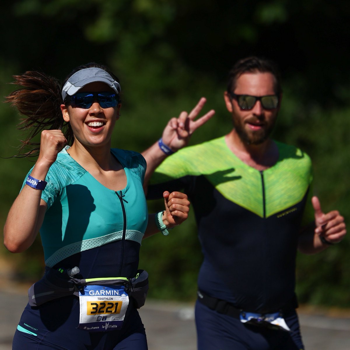 Plutôt 👊 ou ✌️ ou 👍 pendant la partie course de ton #Garmin #TriathlonParis ?