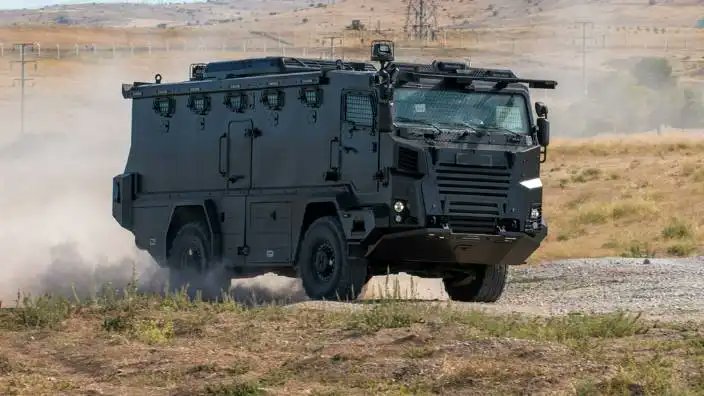 TurkishCentury's tweet photo. Turkiye's @nurolmakina will drive its new #EJDER #KUNTER II 4X4 to the #IDEF23. The highly configurable vehicle currently has armored personnel carrier, command & control, ambulance and prisoner transporter versions available to buy. 🇹🇷 #IDEF2023 https://t.co/JzRl7WcYFd