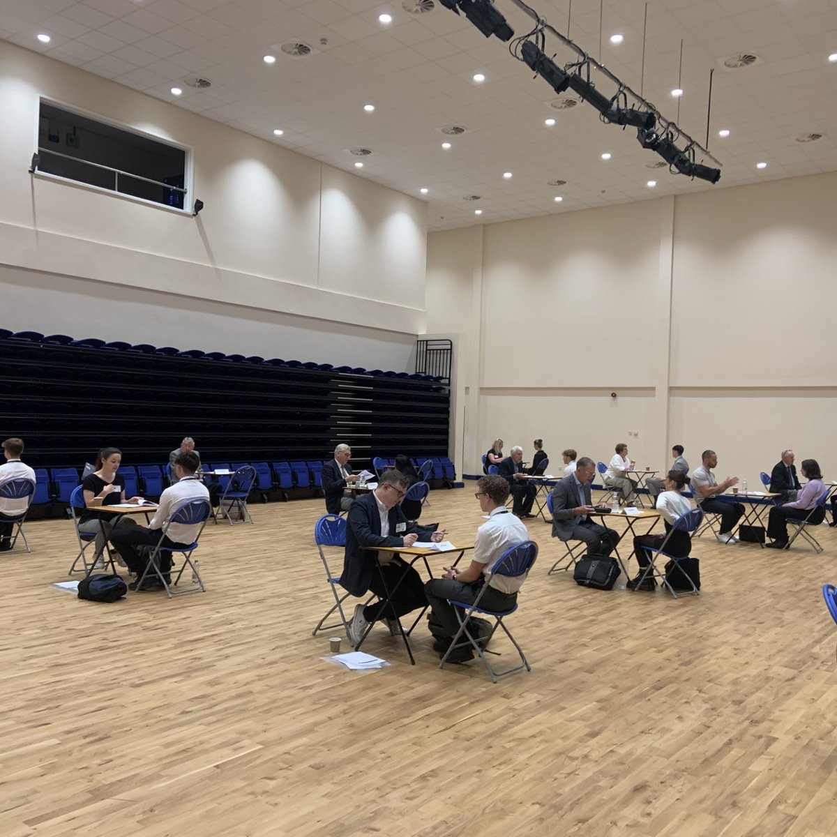theduxdigital's tweet photo. Our Co-Founder, Jason, took part in a mock interview day @MoulshamHigh yesterday. 

This was an opportunity for the Year 12 students to brush up on their interviewing techniques.

Thanks to @EssexWorkSkills for organising the day👨‍🎓😎

#InspiringStudents #MoulshamHigh #Chelmsford https://t.co/U8FiUkUTjr