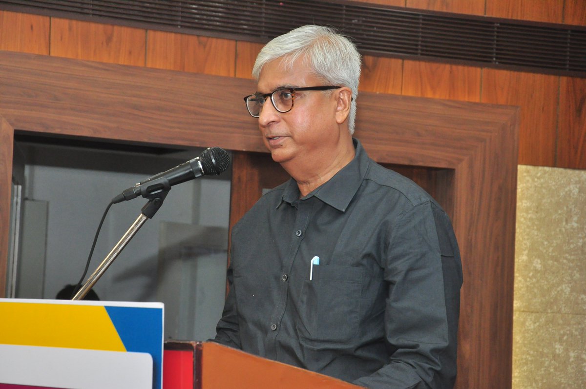 IkigaiKen's tweet image. Neil Guha - Principal, CS Academy led a #roundtablediscussion with the august gathering of principals' and school owners on #competencybasedlearning, it's #importance and #challenges. It was an interactive session.
