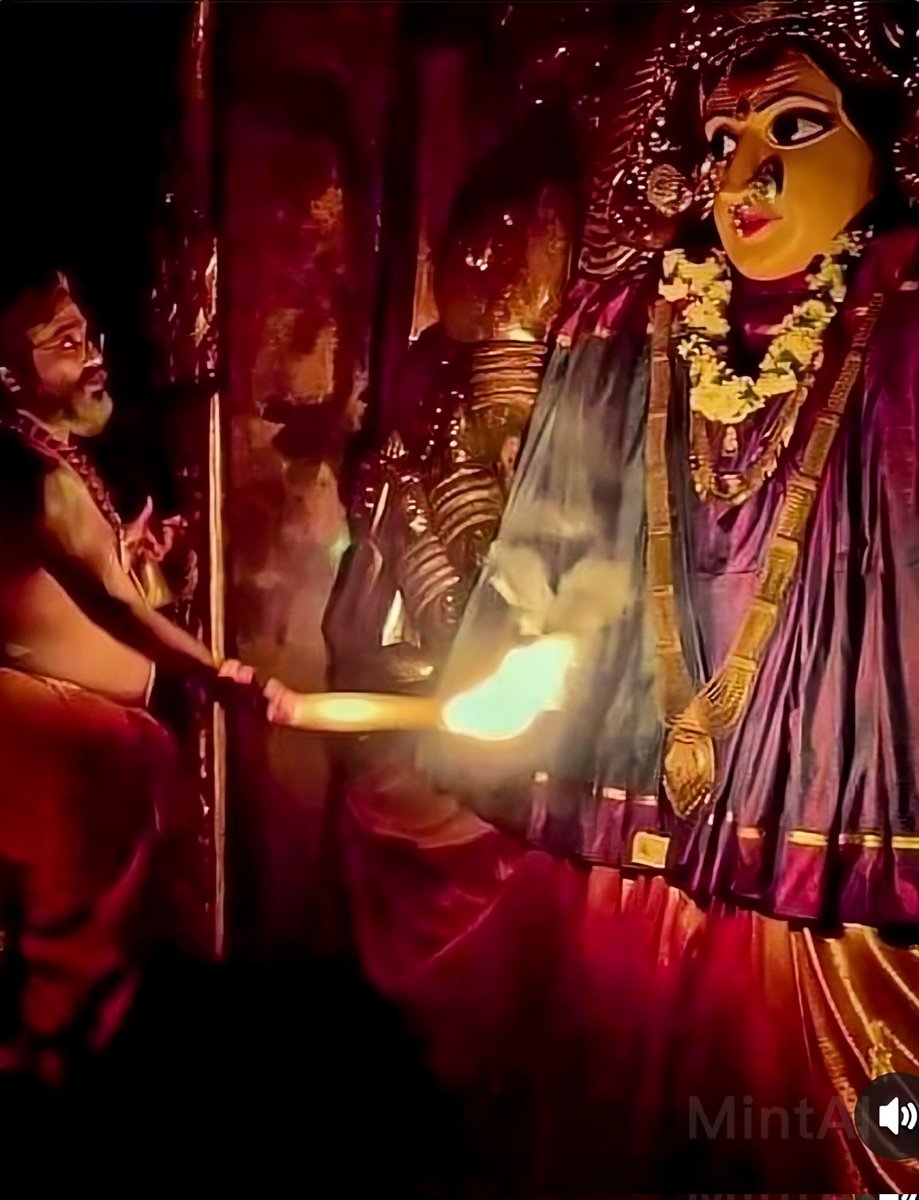 FearlesIndian's tweet photo. The way Maa Bhadrakali looks upon her child bestows a blissful ecstasy, transcending any other delight known to humanity. 🥹❤️ https://t.co/eLhAQ0QF6I