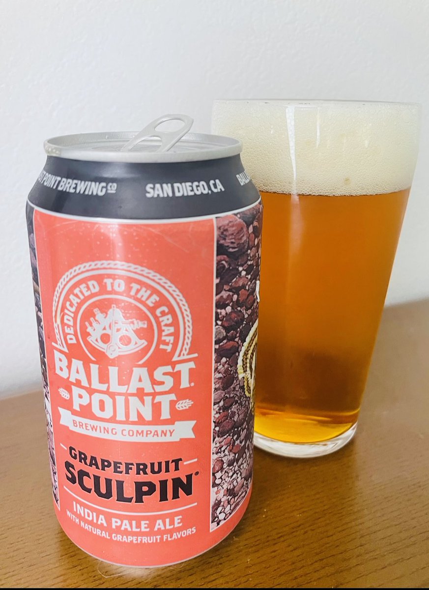 beernotatsujin's tweet photo. 水曜日ですね、お疲れ様です♪
ballast point
GRAPEFRUIT SCULPIN
やっと発見しました😃
グループフルーツのフレッシュさと苦味がたまらないIPA ✨ I love IPA.
#balastpoint #sculpin
@BallastPoint https://t.co/NWurVaXiue