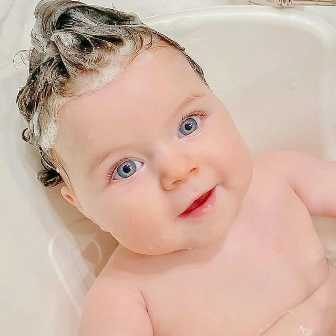 👶🏻🛁💦Dress up with shampoo bubbles like a handsome boy. 

#babybath #Bubbles #Baby #bathtime #FunFunFun #funtimes #cutebaby