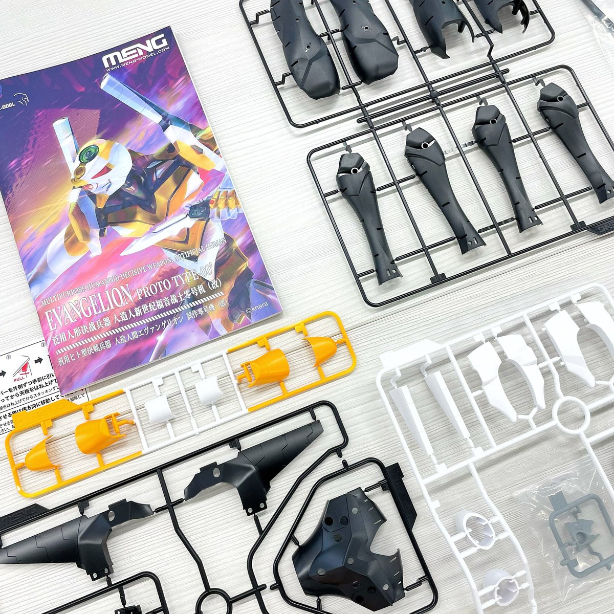 creoshobby_info's tweet image. #MENGMODEL のエヴァンゲリオン 零号機が弊社から今週金曜日に出荷いたします！来週半ばより店頭に並ぶと思いますので、ぜひチェックしてみてください！
豊富なランナーから出来上がる零号機は全長47cmの超特大サイズ🙌
LEDパーツにより目元は光る仕様に✨射出台と合わせるのも良いですね〜
(担当D)