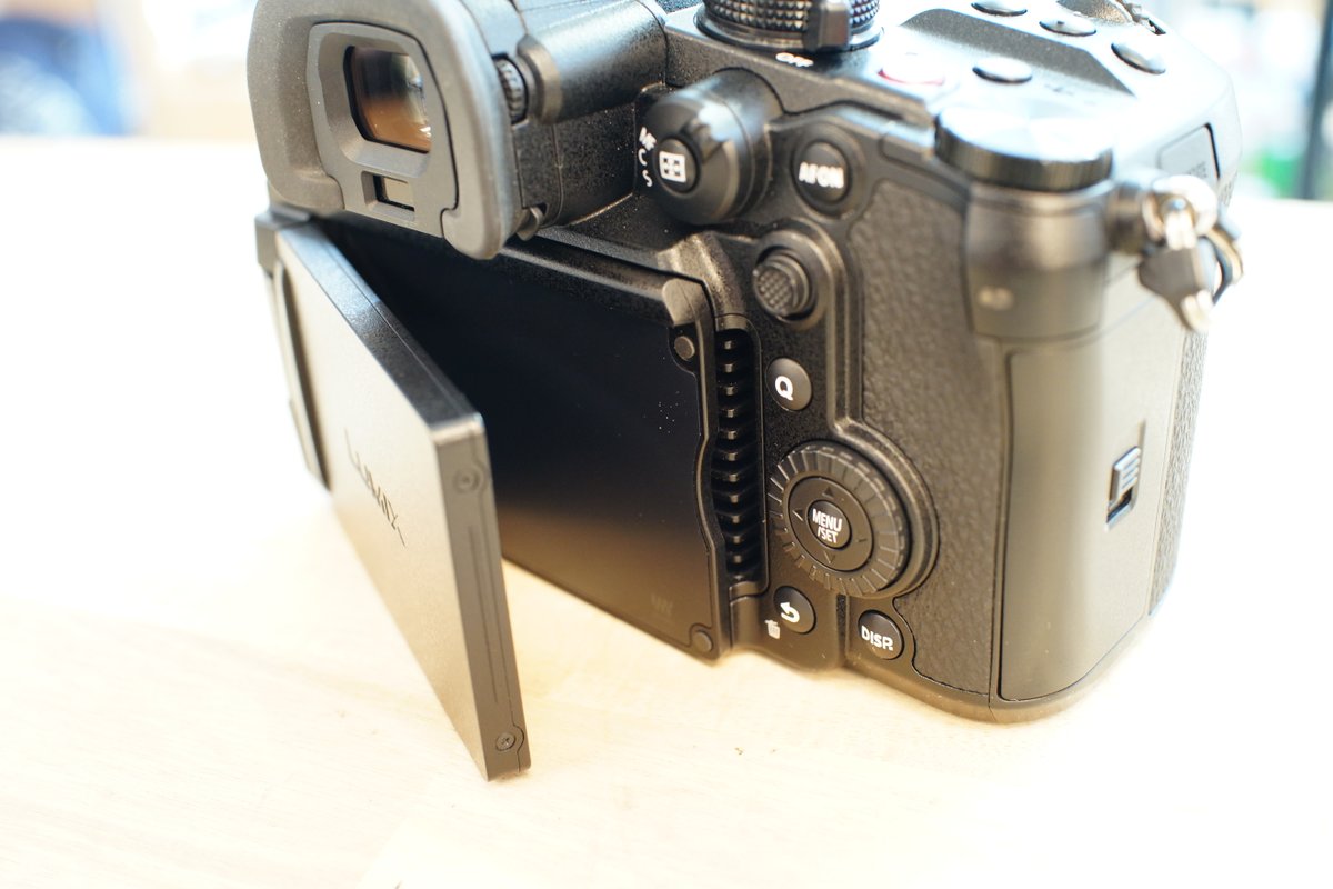 sanpoucamera's tweet image. GH4とGH6の登場です(*'▽')！
しかし・・・( 一一)
あまり面影が無い(；一_一)
より動画に強くなったGH6
こちらも進化を感じますね～(´▽｀*)
GH1から見ていると
何やら感慨深い物を感じます(;´∀｀)
如何でしょうか～(´▽｀*)！

＃GH4　
＃GH6