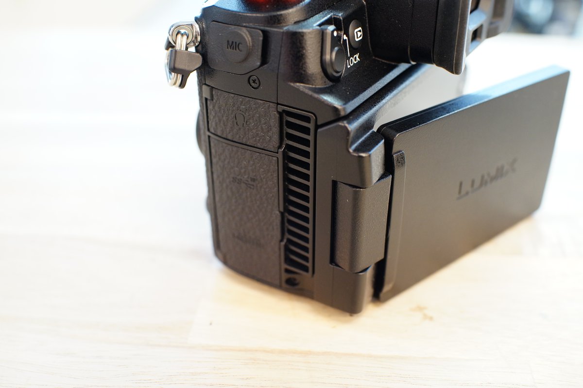 sanpoucamera's tweet image. GH4とGH6の登場です(*'▽')！
しかし・・・( 一一)
あまり面影が無い(；一_一)
より動画に強くなったGH6
こちらも進化を感じますね～(´▽｀*)
GH1から見ていると
何やら感慨深い物を感じます(;´∀｀)
如何でしょうか～(´▽｀*)！

＃GH4　
＃GH6