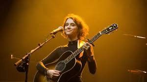 Papalimalima1's tweet photo. LA CHANTEUSE "POMME" REVERSE L'ARGENT DE SON CONCERT AUX FAMILLES DES JEUNES VICTIMES DES #VIOLENCESPOLICIERES
Elle a rejoint l'appel d'un collectif d'artistes qui reversent une partie de leurs recettes aux familles des victimes des #violencespolicieres 👏👍 https://t.co/5RAuaHgokz