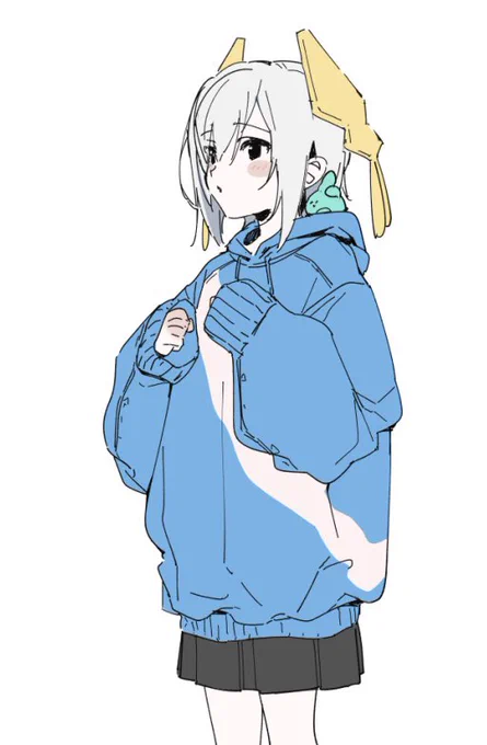 キャラクリ、メンズライクなパーカ姿も可愛かった