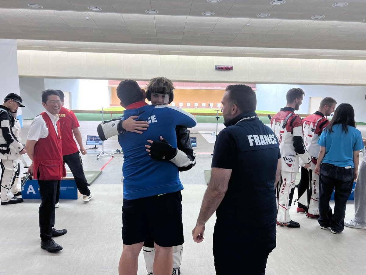 tir_ff's tweet photo. 🇰🇷 Championnat du monde @issf_official Juniors 🇰🇷

📍 Changwon📍

CHAMPION DU MONDE ✖2⃣ 

▶️ Après le titre à 10 m hier, Romain AUFRÈRE décroche une nouvelle médaille d'or et un 2e titre de champion du monde aujourd'hui en Carabine 50 m 3 positions 🥇👏🏻

#WCHJuniors @EquipeFRA https://t.co/cdmjTWk9f7