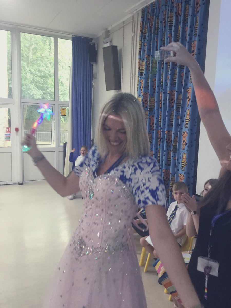 SwingatePrimary's tweet photo. Celebrating and saying goodbye to the one and only….QUEEN MOSS 🤩🎉💙 Forever imprinted in our hearts and as part of #TeamSwingate 🎉👍🏽💙 https://t.co/iT9qM34e0e