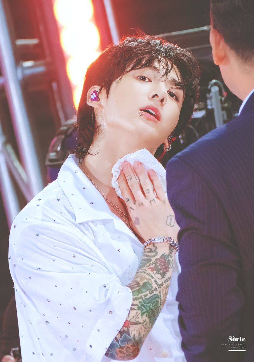 SORTE613's tweet photo. 땀 닦으면서 또 꼬시네 전정국.. 😇😇
이미 꼬셔졌다구🫠🫠❤️‍🔥❤️‍🔥

230714 정국 GMA HQ 고화질 
#정국 #JungKook #Seven #JungKook_Seven
#GMA #JungKookOnGMA @BTS_twt https://t.co/fjz5lcZdcZ