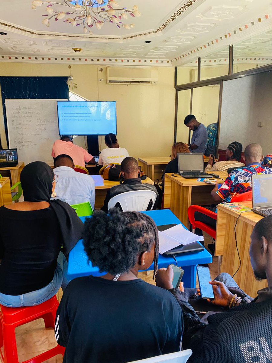 AgidikeDaniel's tweet image. Feels so great to begin a journey on UI/UX 
all thanks to @code_plateau 

Today learned about colors, and how to relate it to UI/UX Design

#codeplateau