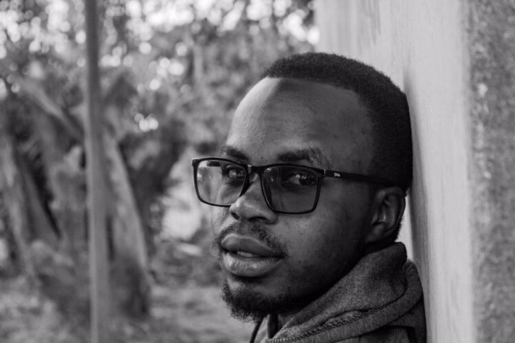 Zalusoarts's tweet image. Meet Fred Mndolo aka Ahfreddie, a digital artist from Mzuzu. He  creates colorful pieces full of emotion and specializes in portraits. He plans to venture into character design and landscape painting.
#Artistfeature #Creative #Malawi