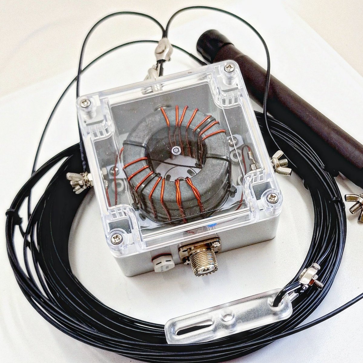 Bonito_RadioCom's tweet photo. From now on we deliver our End Feds, DIY Kits, CMC or 4:1 Transformers with transparent lids. The material remains with the robust polycarbonate.
#endfedantenna #endfedhalfwave #endfed #efhwantenna #efhw #multibandantennas #antenamultibanda #hf #hfantenna #hamradioantennas https://t.co/9IgaKyD1BG