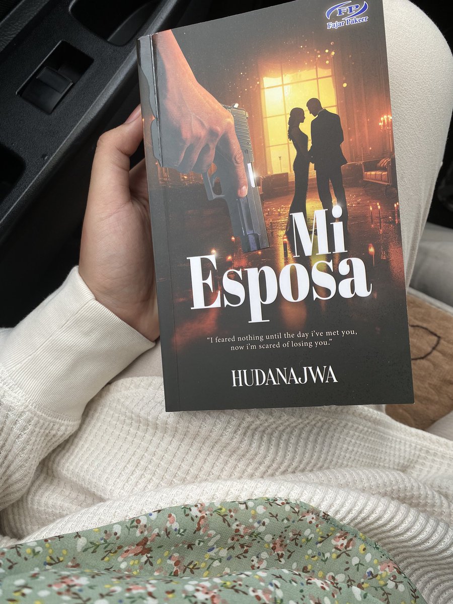 Diamlaaaaaaaa's tweet photo. Keluar pon bawak okay..ada masa sikit pon still nak buka baca😍📚 https://t.co/Wwgw9dYBOq