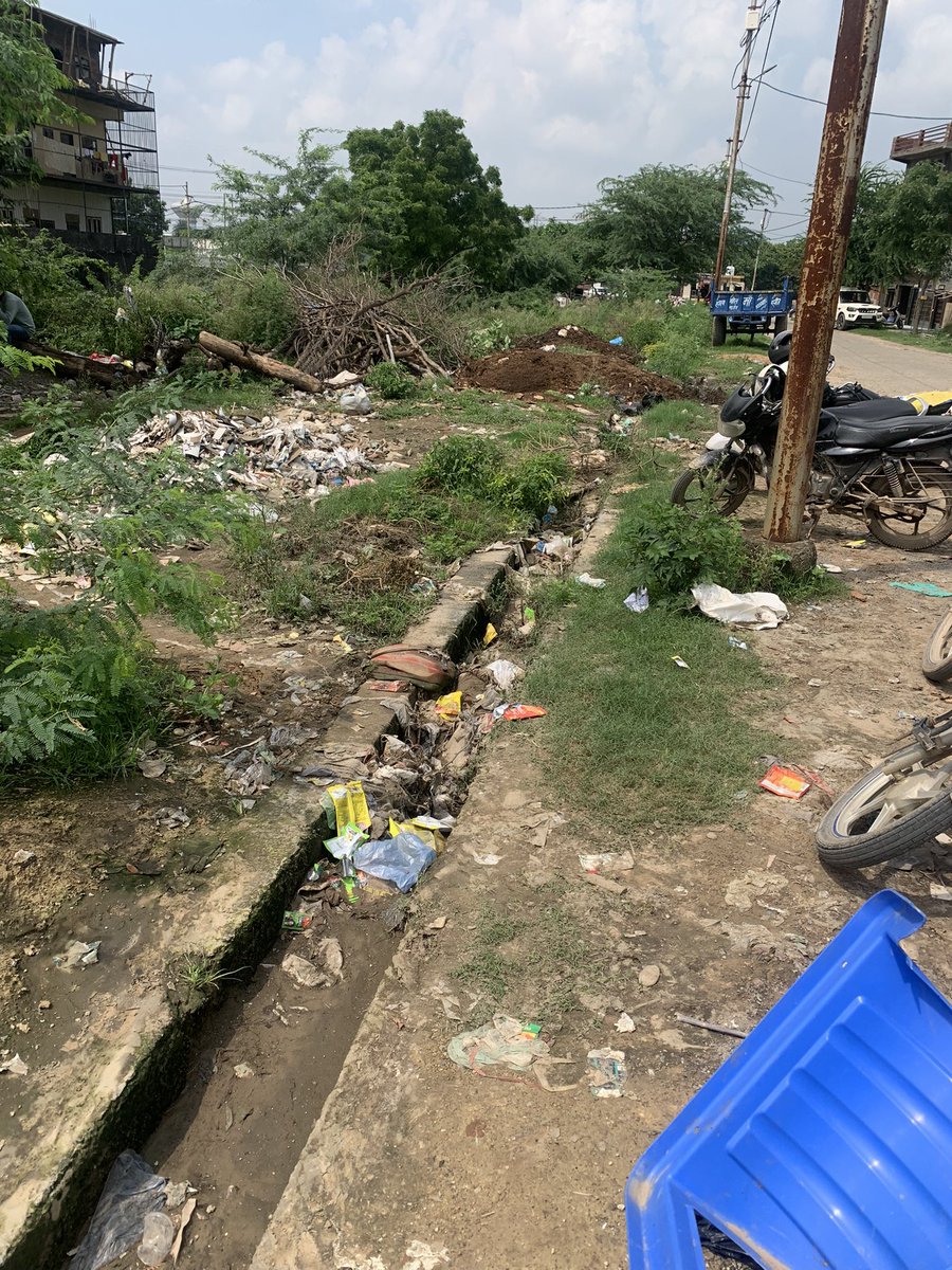 MohitIdea's tweet photo. Again same condition, no one has come to clean here. @OfficialGNIDA https://t.co/OYpnXZj97S