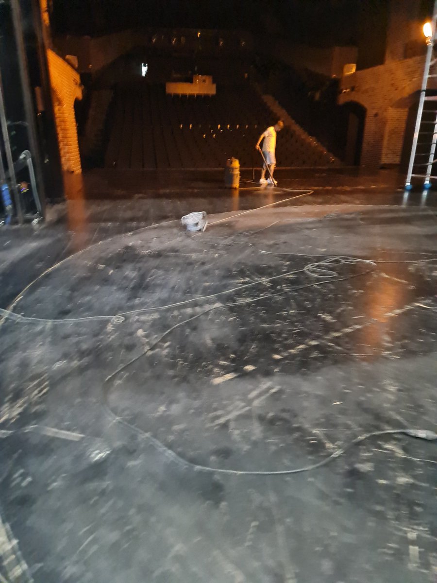szczeci's tweet photo. #unifloors #Opera #Szczecin #cyklinowanie #układanie #prakiety #podłogi #cokoły #listwy #dąb #drewniane #sklep #internetowy #winyle #listwy #cokoły #szczecin #dąb #jodełka #hard #wood #floor #company #sanding #herringbone #cool #parkettleger #boden https://t.co/2RpZED6EyK