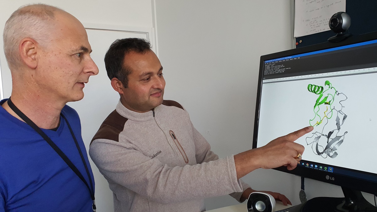Monash Biomedicine Discovery Institute (@monashbdi) on Twitter photo 1/ Could natural defenses of ticks improve anti-inflammatory drugs? Published in <a href="/NatureComms/">Nature Communications</a> , co-led by BDI’s Prof Stone & <a href="/bhusalrp/">Ram Bhusal</a> w/ PhD student <a href="/ShankarRajDevk1/">Shankar Raj Devkota</a>, researchers have found a new family of tick proteins that fight inflammation. More: bit.ly/3Dkk1dE 1/ Could natural defenses of ticks improve anti-inflammatory drugs? Published in <a href="/NatureComms/">Nature Communications</a> , co-led by BDI’s Prof Stone & <a href="/bhusalrp/">Ram Bhusal</a> w/ PhD student <a href="/ShankarRajDevk1/">Shankar Raj Devkota</a>, researchers have found a new family of tick proteins that fight inflammation. More: bit.ly/3Dkk1dE