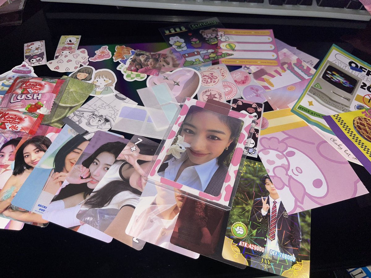 iakioio's tweet photo. #fromtiaaa hii po, @itgurchaejin  !! thank u sm poo, jihyo arrived safely po. and thank u din po sa super dami na freebiess!!🫶🏻🫶🏻also tyy din po for being such a kind seller💕🌷🪷 https://t.co/IBq5ixkIsU