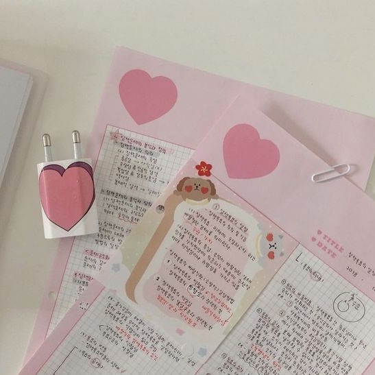 dqlvbs's tweet image. hello #studytwtph #studytwt ! i'm looking for study buddies / moots  

— about me ! 
🍃 . . yiue [she/her] '08, virgo, intp
🌷 . . incoming grade 10 student
🍄 . . svt, graphic design, books, music, studying

♡ / ↻ to be moots !! 💘